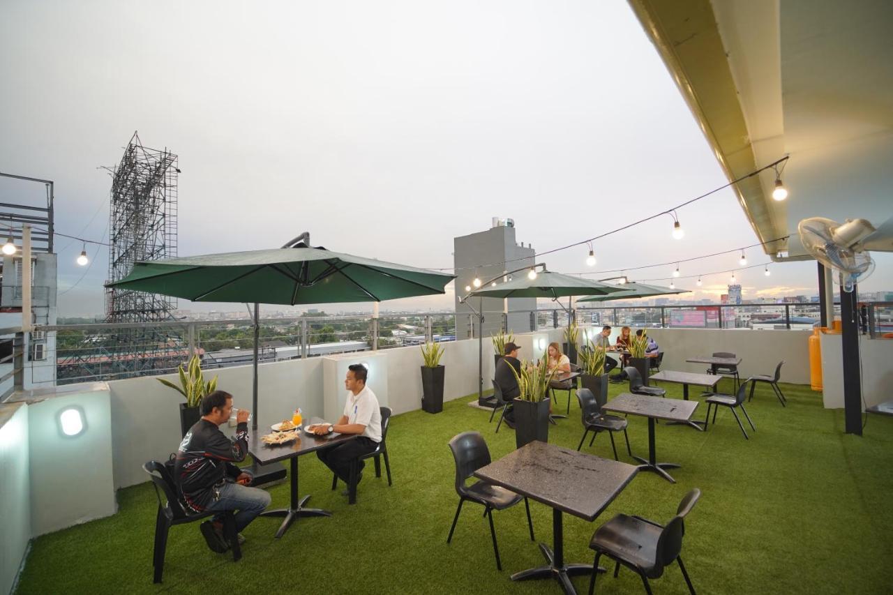 Arzo Hotel Premier Makati City ภายนอก รูปภาพ