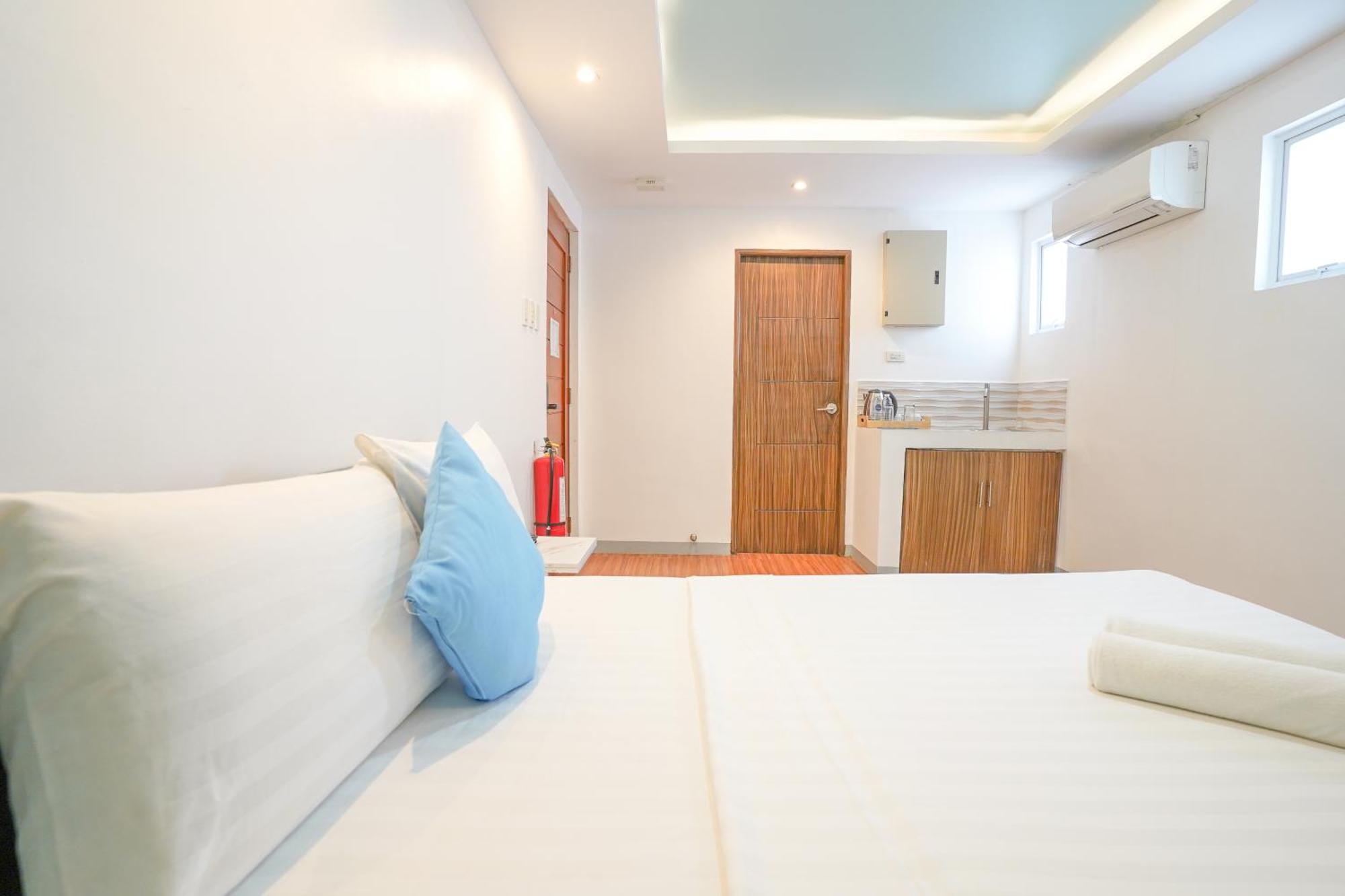 Arzo Hotel Premier Makati City ภายนอก รูปภาพ