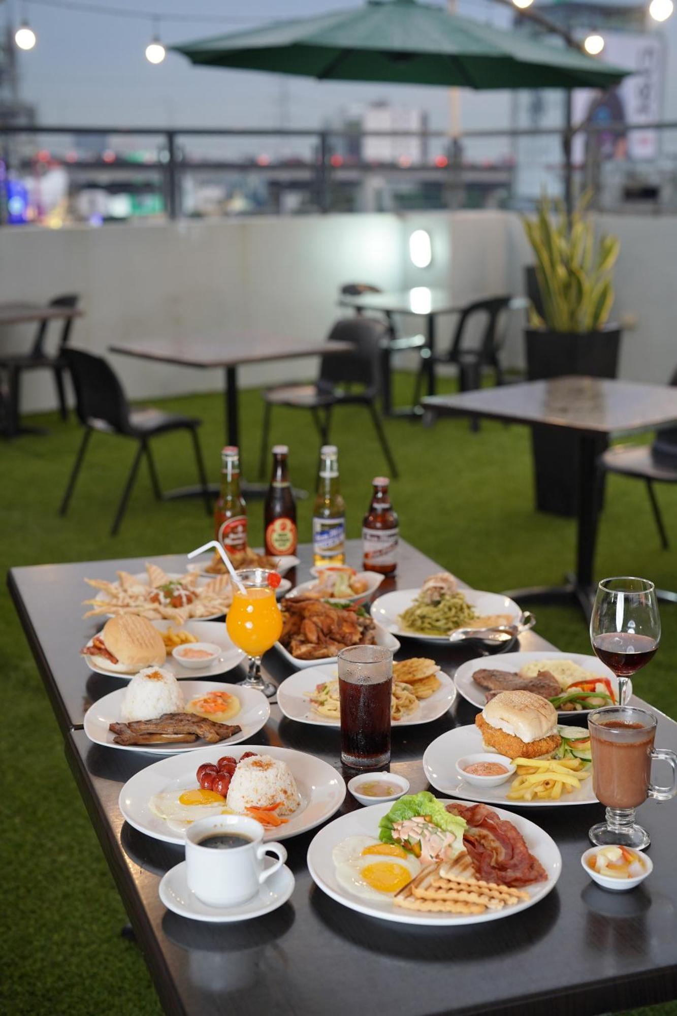 Arzo Hotel Premier Makati City ภายนอก รูปภาพ